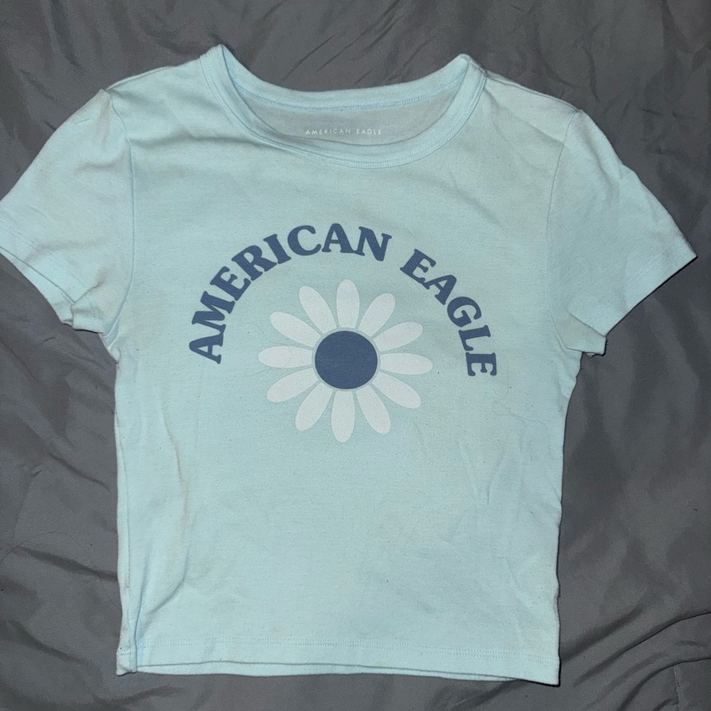 American Eagle Outfitters Light Blue Tee with Daisy Graphic